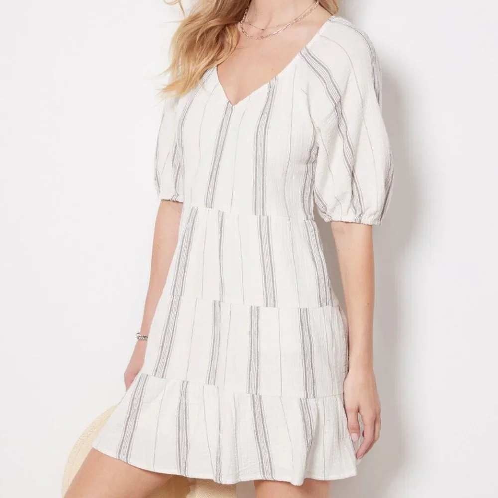 EVEREVE Alexia Striped Gauze V-Neck Puff Sleeve Tiered Mini Dress Boho Pockets